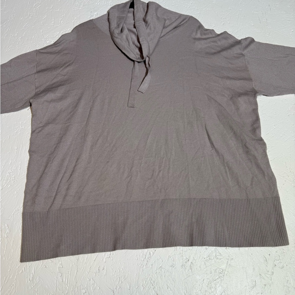 Torrid Women’s Light Gray Soft Sweater Size 2 Cowl Neck 3/4 Sleeves Viscose